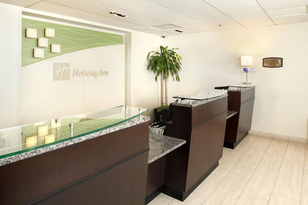 Hampton Inn Newark Airport Exterior photo