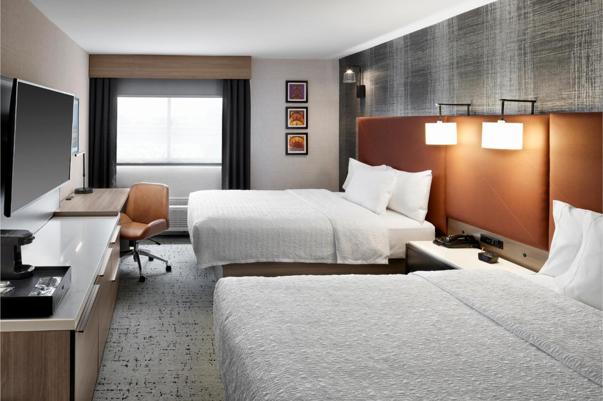 Hampton Inn Newark Airport Exterior photo